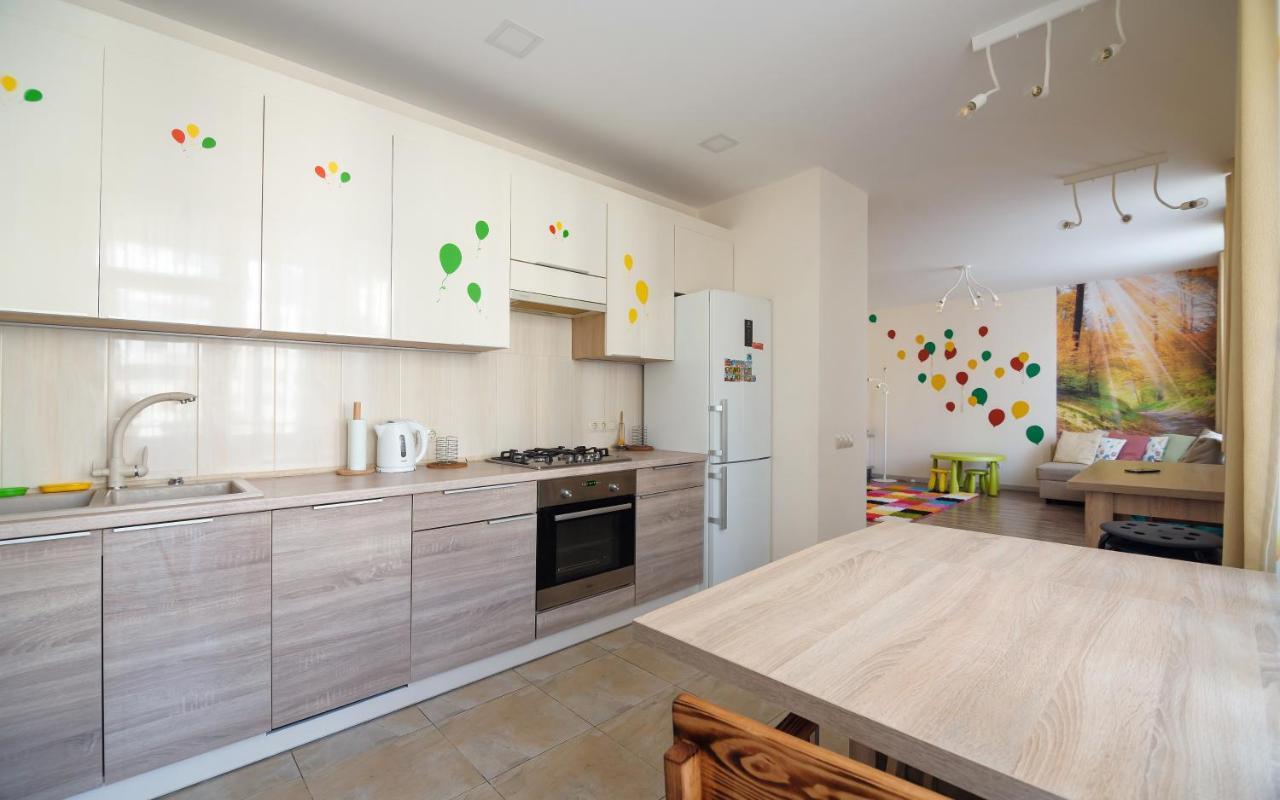 Colored Balloons - 3 Bedrooms, 3 Bathrooms, Equipped Large Apartments Lviv Exterior photo