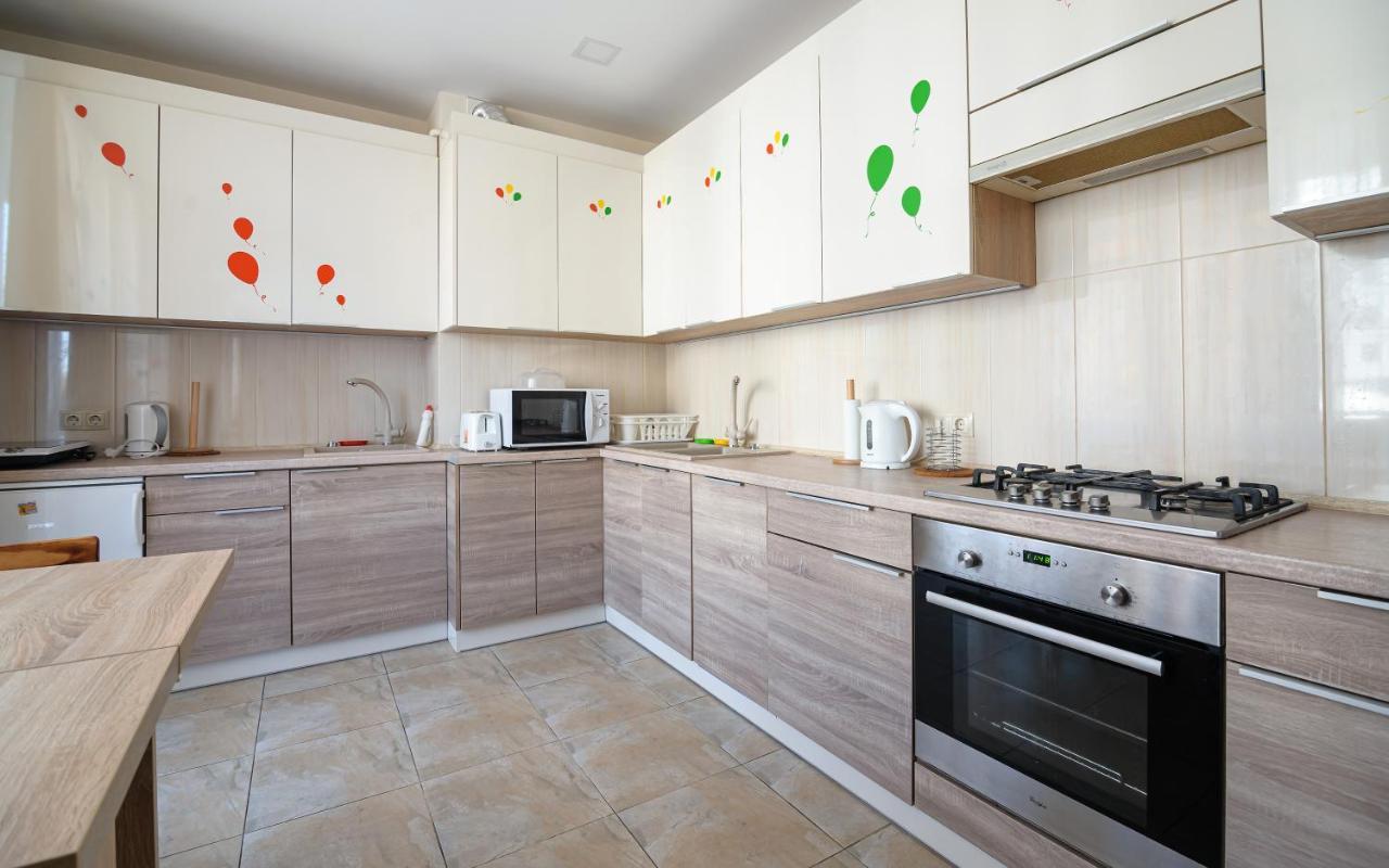 Colored Balloons - 3 Bedrooms, 3 Bathrooms, Equipped Large Apartments Lviv Exterior photo