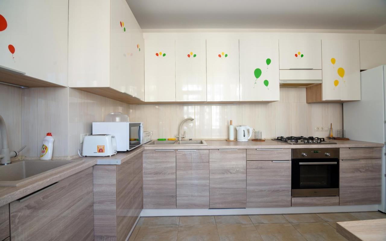 Colored Balloons - 3 Bedrooms, 3 Bathrooms, Equipped Large Apartments Lviv Exterior photo