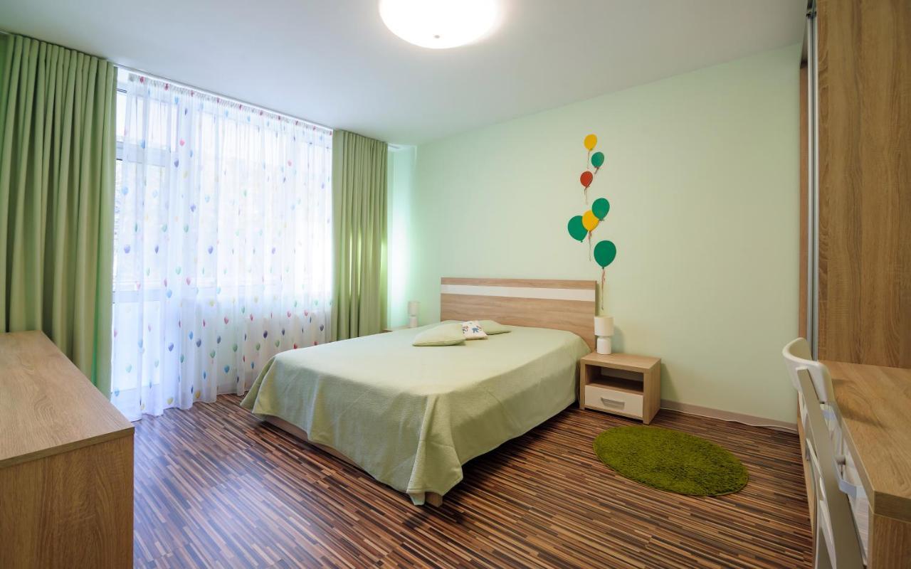 Colored Balloons - 3 Bedrooms, 3 Bathrooms, Equipped Large Apartments Lviv Exterior photo